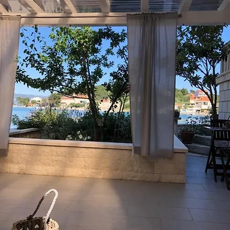 In With Seaview, Terrace, Air Condition, Wifi *