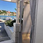 In With Seaview, Terrace, Air Condition, Wifi Lumbarda