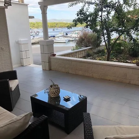 In With Seaview, Terrace, Air Condition, Wifi Lejlighed Lumbarda