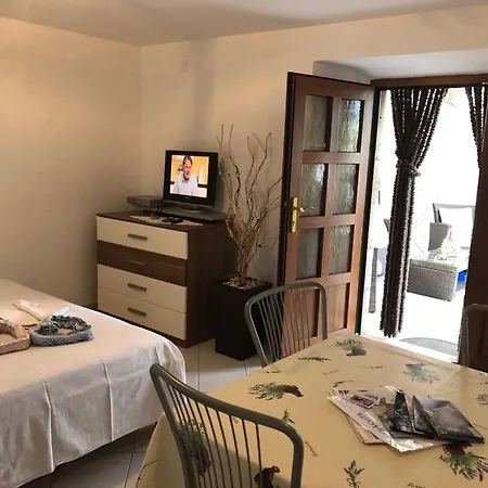 In With Seaview, Terrace, Air Condition, Wifi *