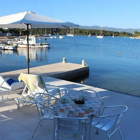 In With Seaview, Terrace, Air Condition, Wifi *