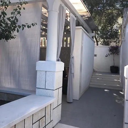 In With Seaview, Terrace, Air Condition, Wifi Lejlighed *