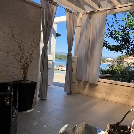 In With Seaview, Terrace, Air Condition, Wifi *