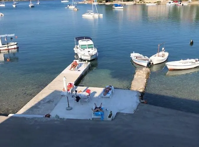 In With Seaview, Terrace, Air Condition, Wifi Appartement Lumbarda