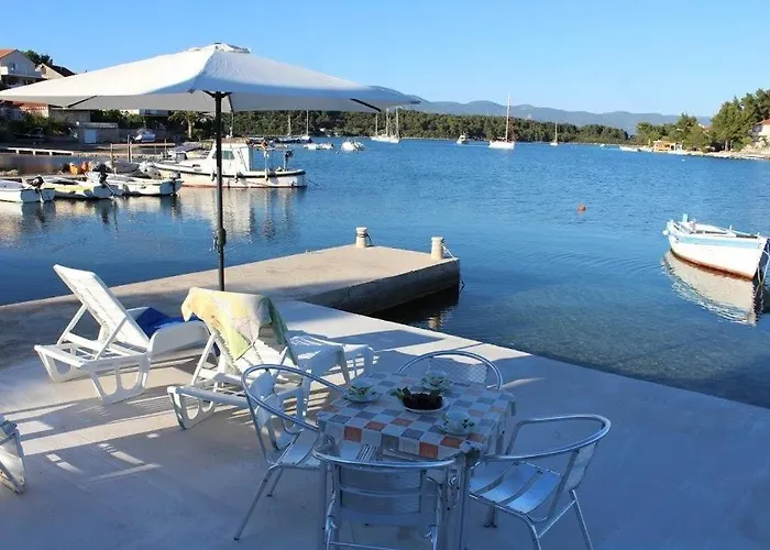 In With Seaview, Terrace, Air Condition, Wifi *