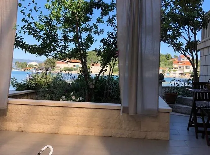 In With Seaview, Terrace, Air Condition, Wifi *